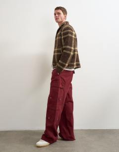 Model wearing Baggy fit nylon ripstop cargos in burnt red