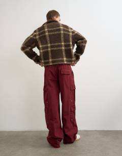 Model wearing Baggy fit nylon ripstop cargos in burnt red