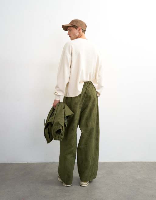 Topman baggy fit nylon ripstop trouser in green, 2 of 5