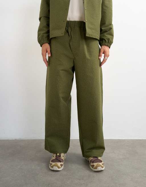 Topman baggy fit nylon ripstop trouser in green, 3 of 5