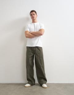 Model wearing Baggy fit ripstop trouser in khaki