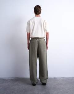 Model wearing Baggy fit texture trouser in khaki
