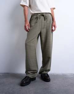 Model wearing Baggy fit texture trouser in khaki