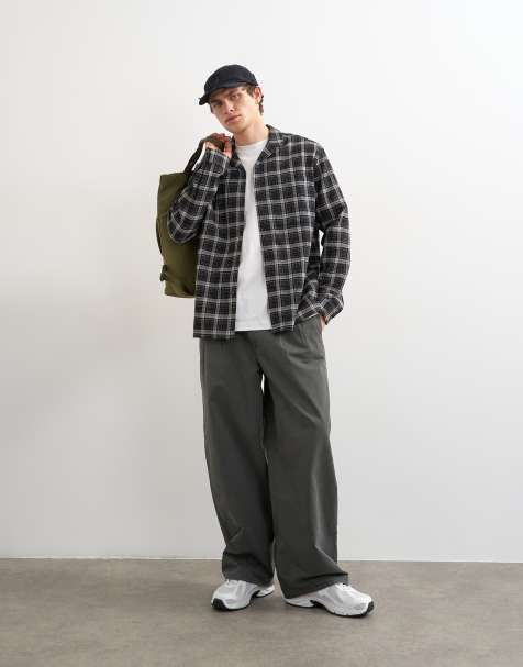 Topman baggy fit trousers with pleats in khaki - view 1