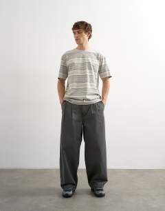 Baggy fit trousers with pleats in khaki