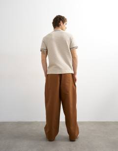 Model wearing Baggy fit trousers with side pockets in brown