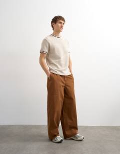 Model wearing Baggy fit trousers with side pockets in brown