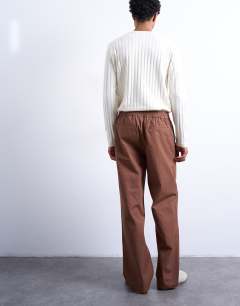 Model wearing Baggy ripstop trouser in brown