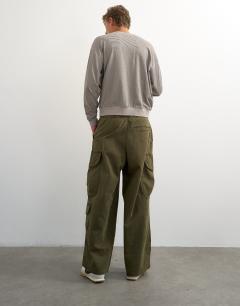 Model wearing Balloon fit cargo trouser in khaki