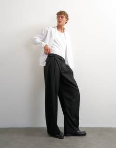 Barrel leg belted smart trouser in black