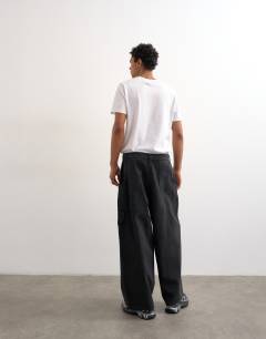 Model wearing Barrel twill carpenter in black