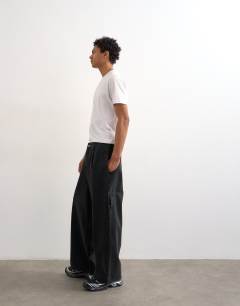 Model wearing Barrel twill carpenter in black