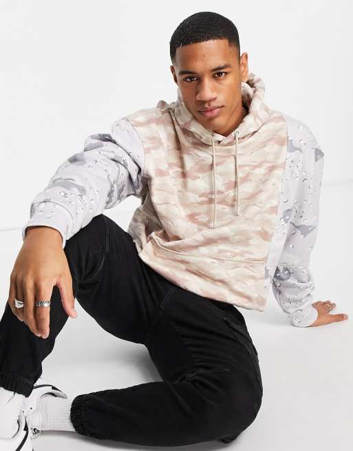Topman – Bluza z kapturem w kamuflażowy wzór uszyta z łączonych elementów, część zestawu