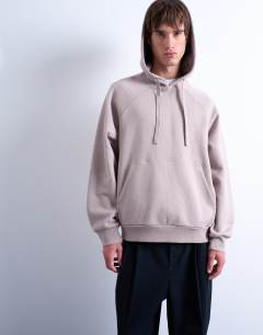 Model wearing Boxy fit hoodie in mink