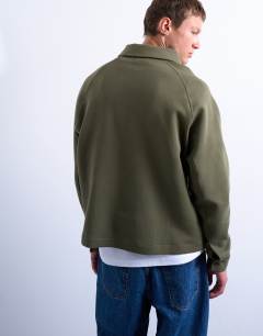 Model wearing Boxy fit  polo sweat in khaki in scuba-style fabric
