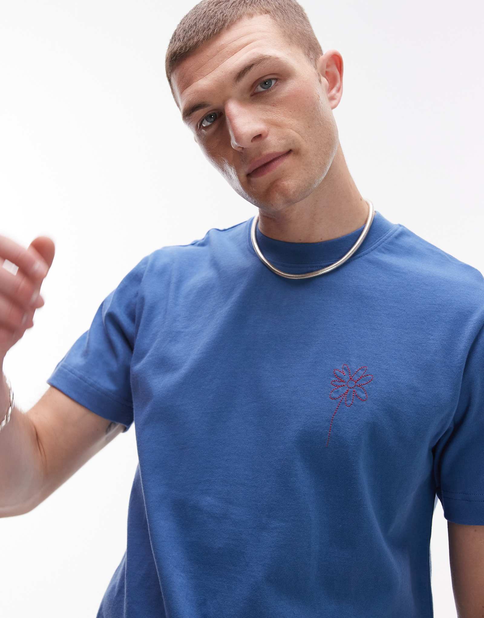 Футболка свободного покроя Topman с цветочной вышивкой синего цвета
