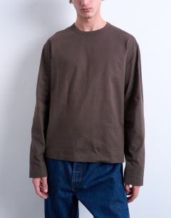 Model wearing Boxy oversized long sleeve t-shirt in brown