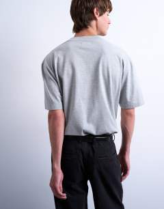 Model wearing Boxy oversized t-shirt in grey marl