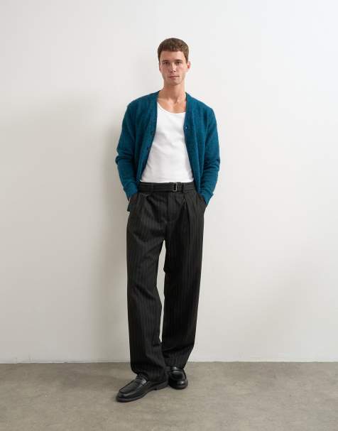 Topman broek met wijde pijpen, riem, krijtstreep en plooien in zwart - view 1