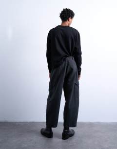 Model wearing Canvas barrel cargo trouser in washed black