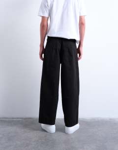 Model wearing Canvas barrel trouser in black