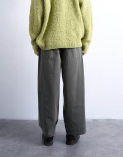 Model wearing Canvas barrel trouser in khaki