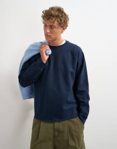 Model wearing Classic fit crop raglan sweatshirt with raw hem in navy