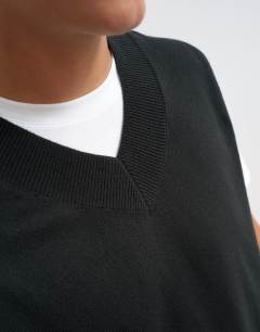 Model wearing Classic fit fine knit tank in black