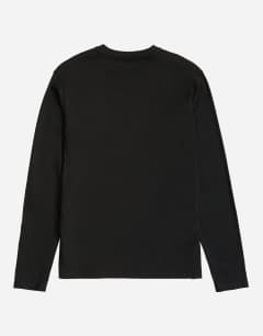 Model wearing Classic fit long sleeve t-shirt in black