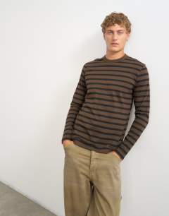 Model wearing Classic fit long sleeve t-shirt with stripe in brown
