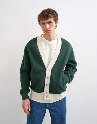 Classic-Fit-Strickjacke mit Retro-Design in Dunkelgrün Grün S