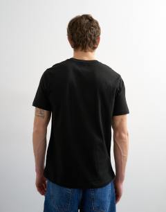 Model wearing Classic fit t-shirt in black