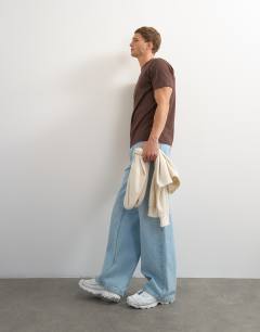 Model wearing Classic fit t-shirt in brown