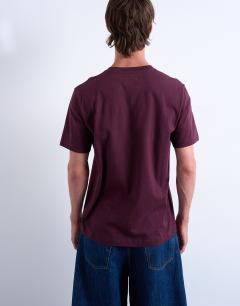 Model wearing Classic fit t-shirt in dark burgundy