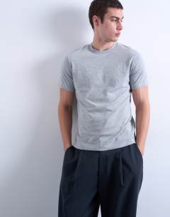 Model wearing Classic fit t-shirt in grey marl