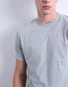 Model wearing Classic fit t-shirt in grey marl