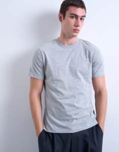 Model wearing Classic fit t-shirt in grey marl