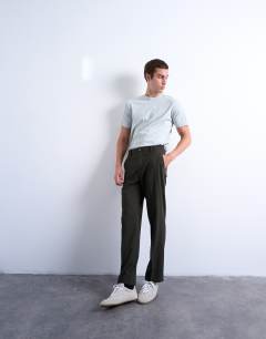 Model wearing Classic fit t-shirt in grey