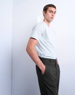 Model wearing Classic fit t-shirt in grey
