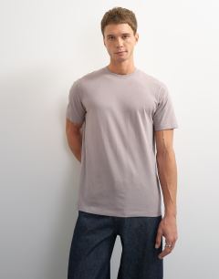 Model wearing Classic fit t-shirt in grey