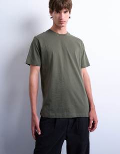 Model wearing Classic fit t-shirt in khaki