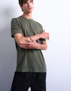 Model wearing Classic fit t-shirt in khaki