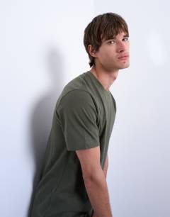Model wearing Classic fit t-shirt in khaki