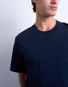 Model wearing Classic fit t-shirt in navy