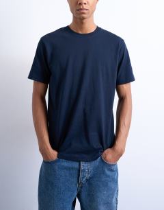 Model wearing Classic fit t-shirt in navy 