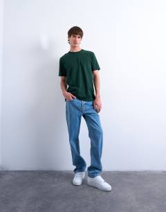 Model wearing Classic fit t-shirt in pine green
