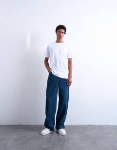 Model wearing Classic fit t-shirt in white