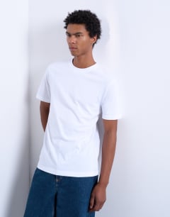 Model wearing Classic fit t-shirt in white