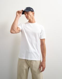 Model wearing Classic fit t-shirt in white