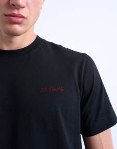 Model wearing Classic fit t-shirt with Je t'aime embroidery in black